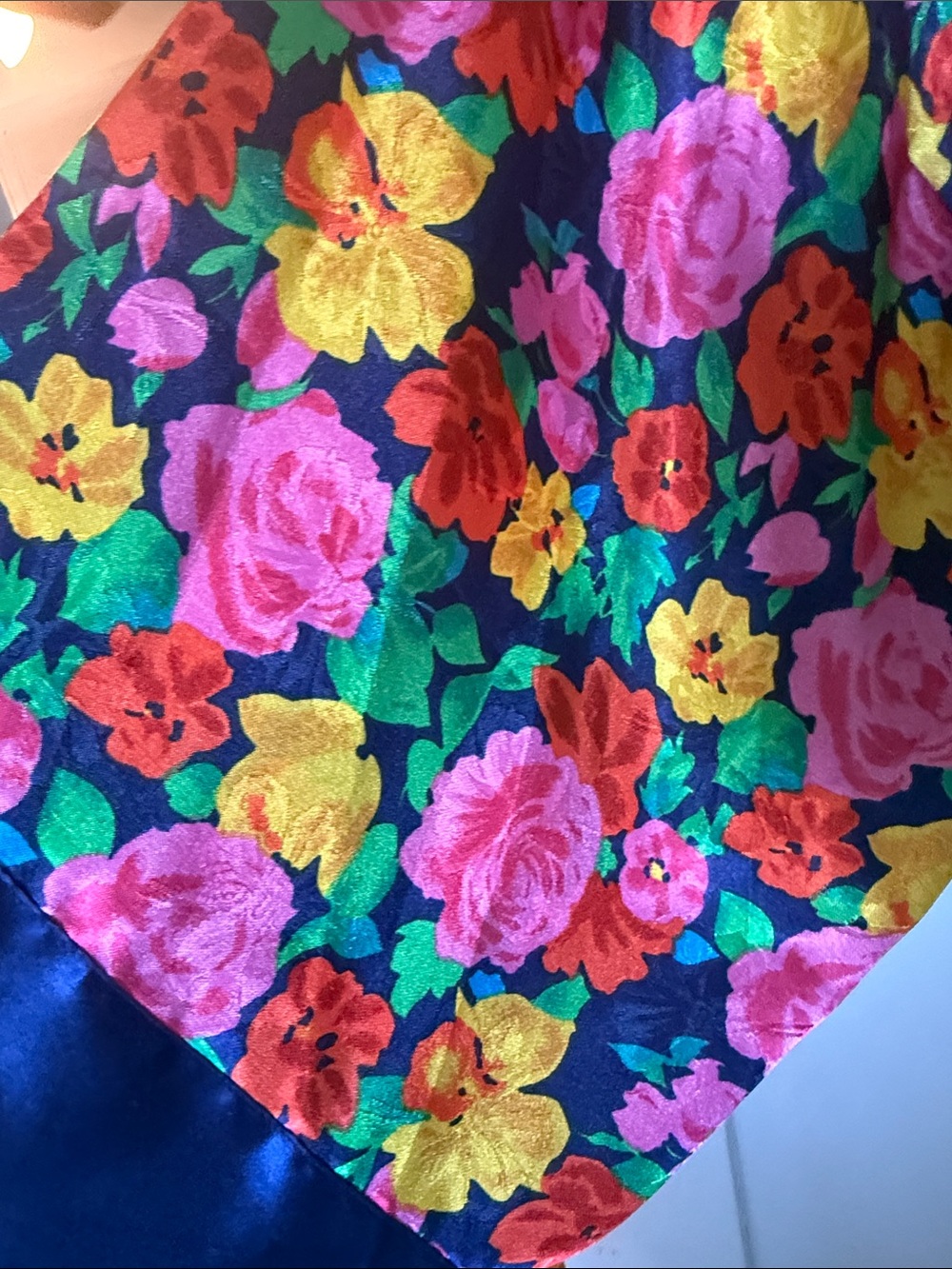 Vintage Victoria Secrets Floral Kimono Robe with Navy Trim - Picture 2 of 3